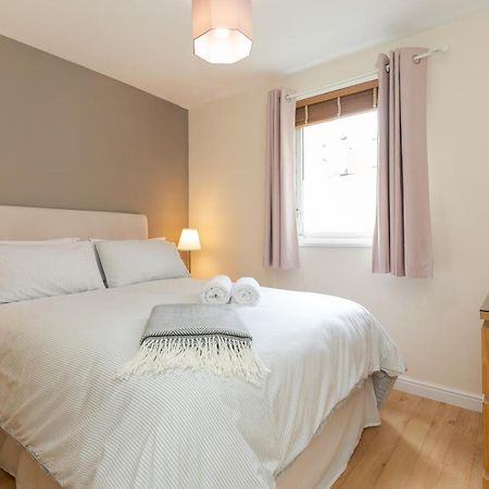 Dicksonfield Quiet Central Family Apartment With Parking Edinburgh Luaran gambar