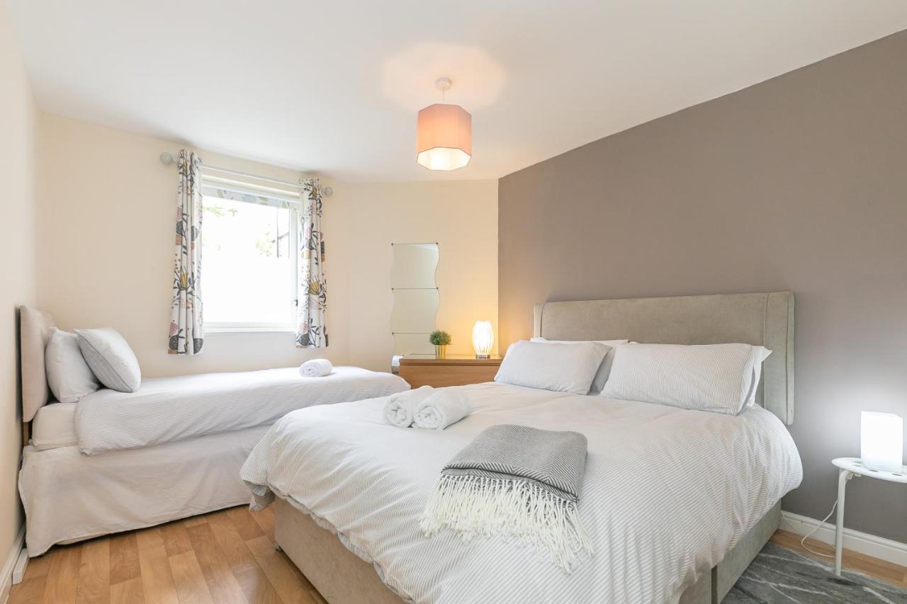 Dicksonfield Quiet Central Family Apartment With Parking Edinburgh Luaran gambar