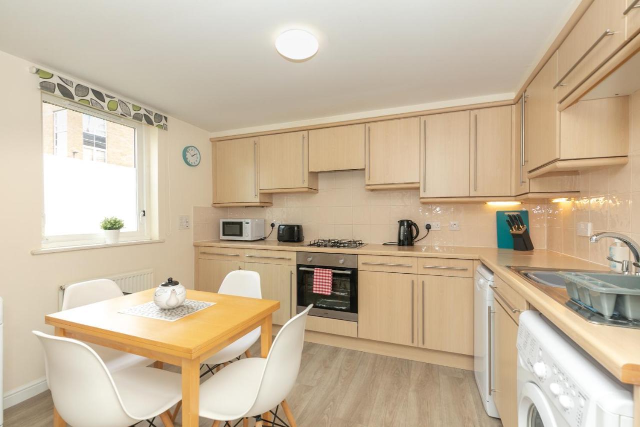Dicksonfield Quiet Central Family Apartment With Parking Edinburgh Luaran gambar