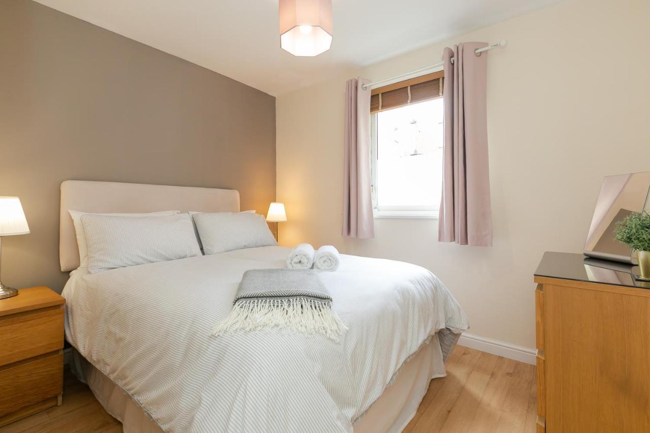 Dicksonfield Quiet Central Family Apartment With Parking Edinburgh Luaran gambar