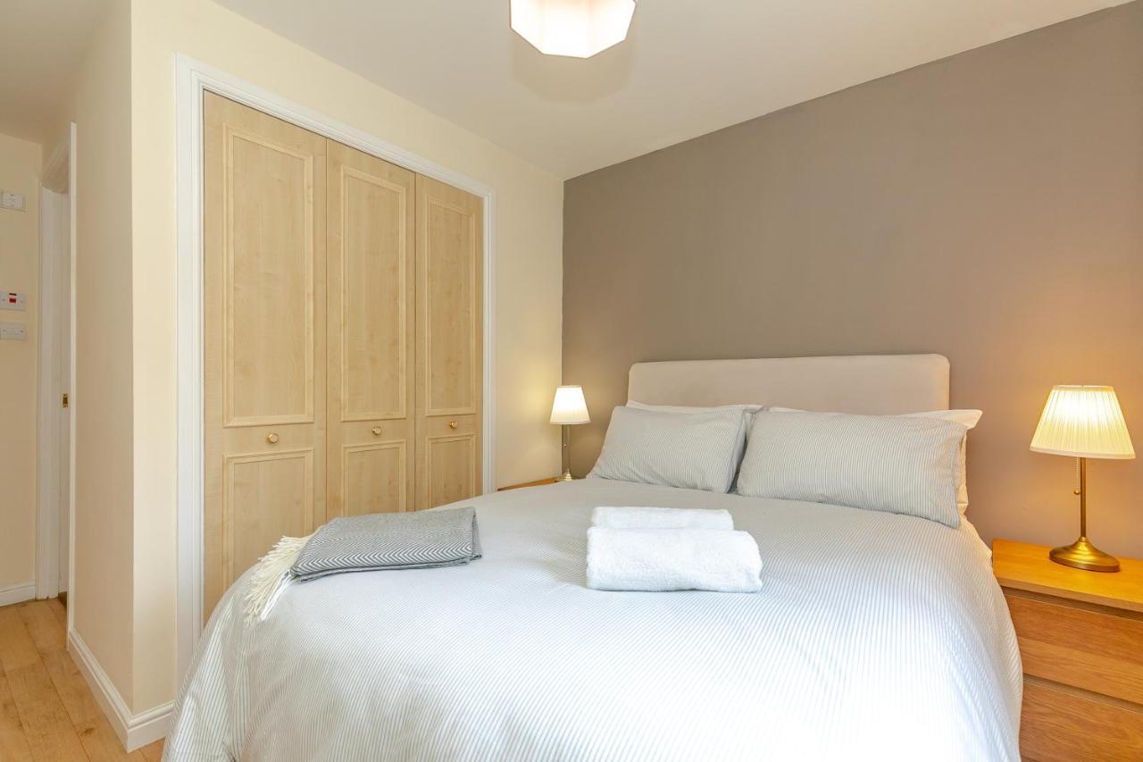 Dicksonfield Quiet Central Family Apartment With Parking Edinburgh Luaran gambar